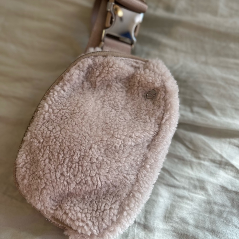 Lululemon Sherpa Everywhere Crossbody Bag